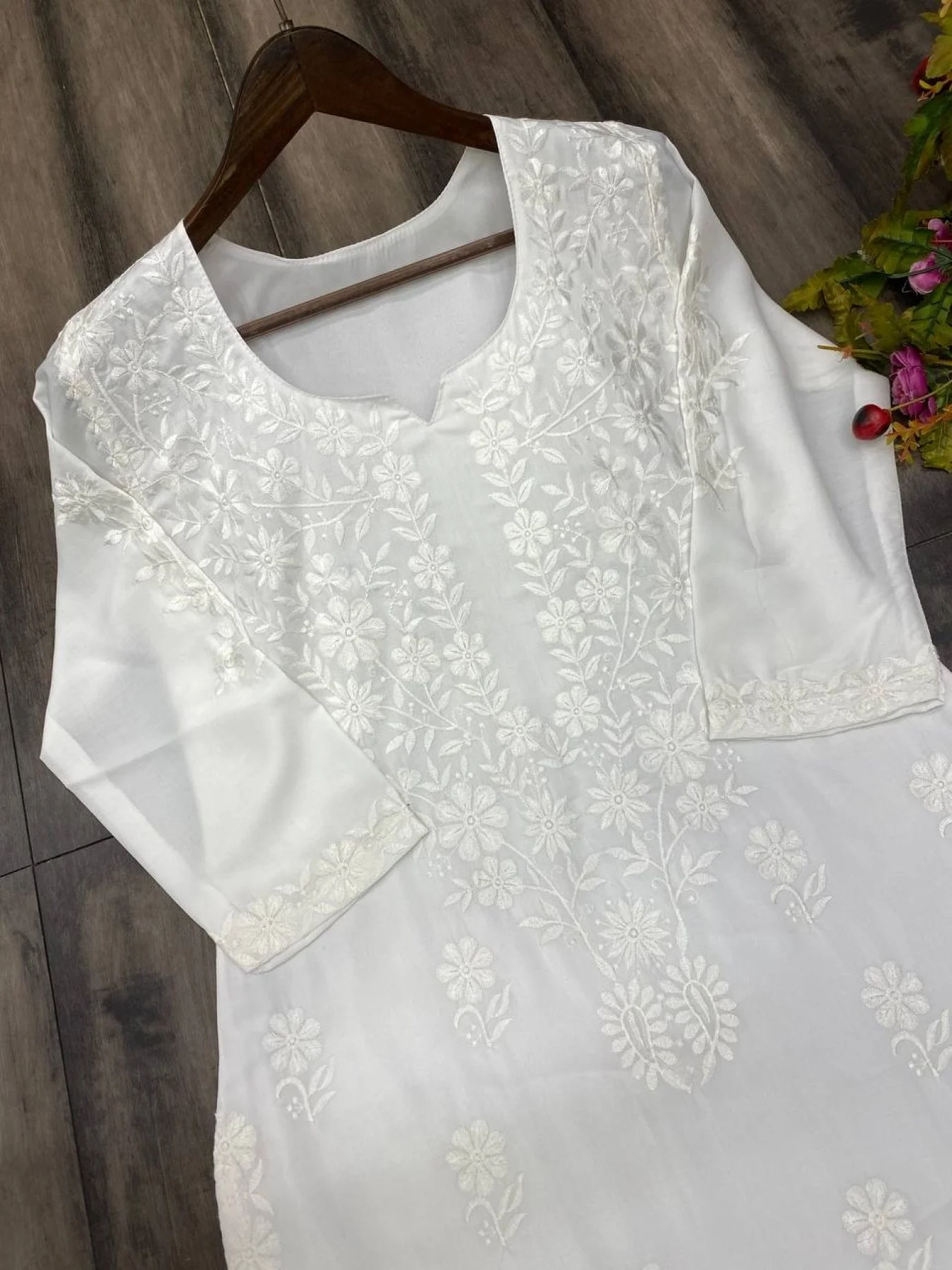 white-cotton-chikankari-kurta